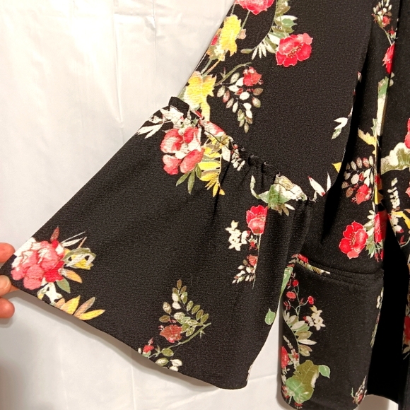 Maurices EUC Women's Open Jacket, Vanity Size 2 (20/22) Black, Pink Floral - Picture 3 of 8